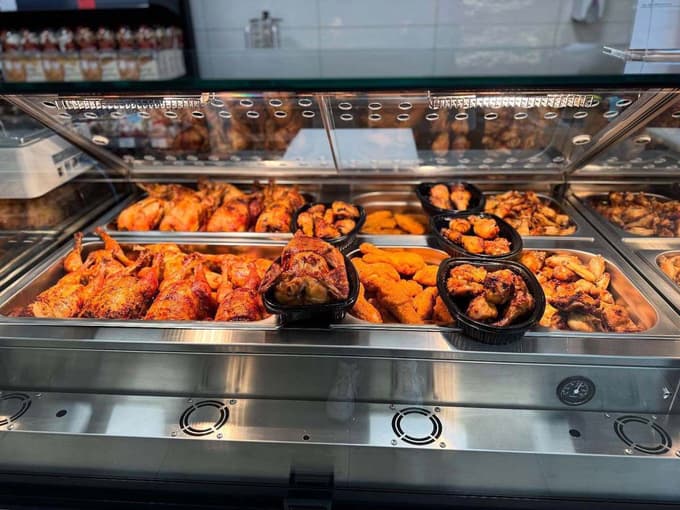 (FOTO) Po prenovi znova odprta prodajalna Perutnine Ptuj na Teznem: Kaj najraje jedo Mariborčani?