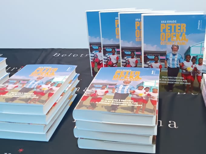 Vse ostale knjige, ki smo jih doslej lahko v slovenščini brali o misijonarju Petru Opeki, so bile prevedene.