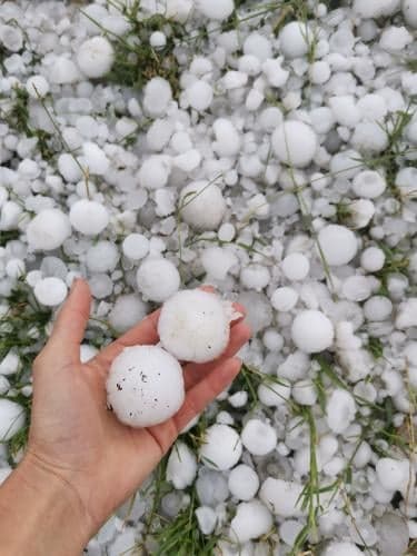 V Šulincih je padala toča, večja od kokošjega jajca.  