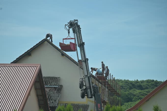 Na pomoč je priskočil tudi štab civilne zaščite za Pomurje, ki je pomagal pri sanaciji poškodovanih streh. 