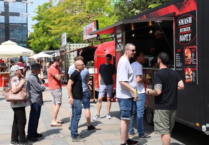 Maribor - Trg Leona Štuklja - Food Truck Festival - hrana pijača - - -