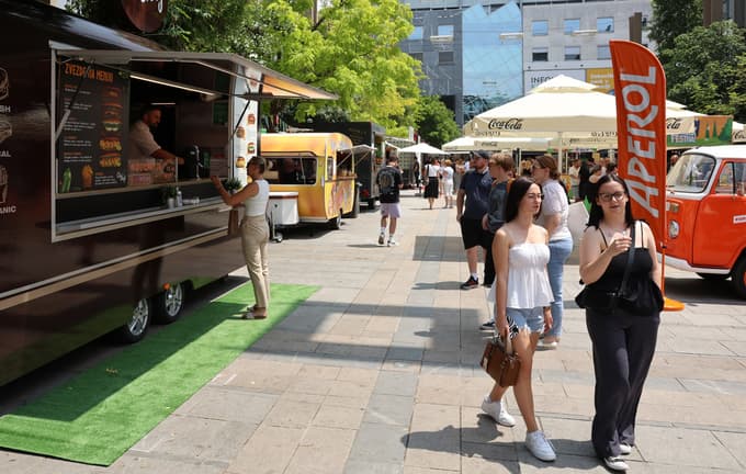(FOTO) Food Truck Festival znova v Mariboru: 18 ponudnikov iz štirih držav!