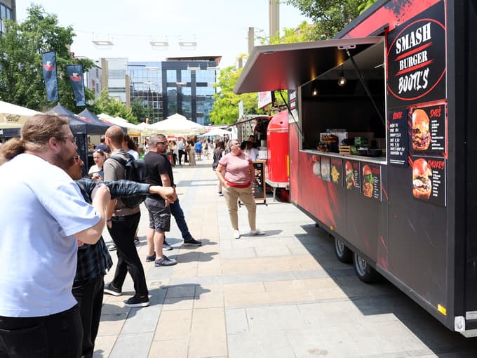 (FOTO) Food Truck Festival znova v Mariboru: 18 ponudnikov iz štirih držav!