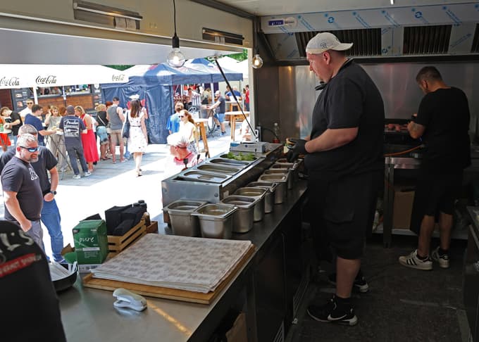 Maribor - Trg Leona Štuklja - Food Truck Festival - hrana pijača - - -