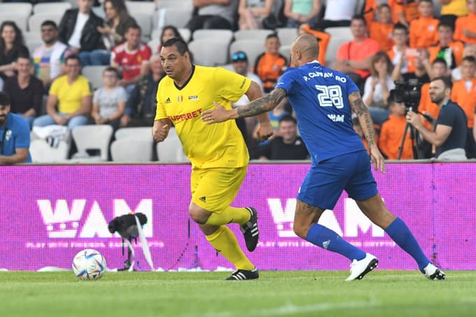 Ionel Ganea med tekmo v Cluj-Napoci leta 2022.  