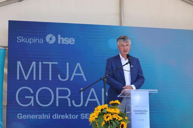 Generalni direktor SENG Mitja Gorjan je poudaril, da podjetje v prihodnosti krepi svoje delovanje na področju obnovljivih virov, predvsem sončne energije