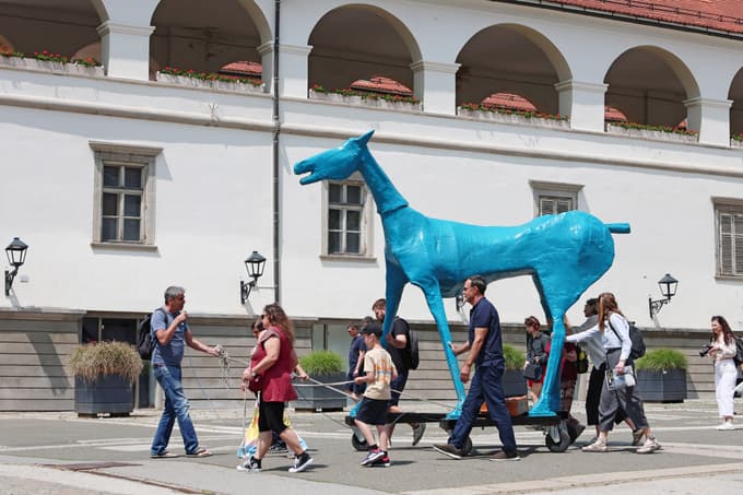"Samo sprememba zakona ne bo spremenila ničesar. Mi jih moramo sprejeti," je eno od sporočil o pomenu sprememb v družbi.  