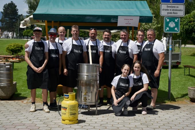 V Račah bo zadišalo: Lisjakov kotel z okusno hrano, zabavo za vso družino in licitacija dresa nogometaša Martina Mileca