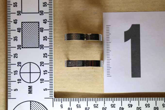 Uhani neznanega moškega