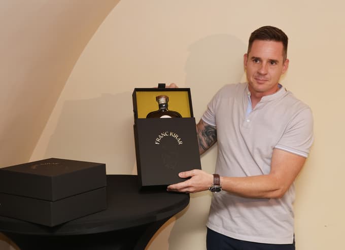 (FOTO) Kako je nastalo medeno žganje iz pol stoletja starega medu?