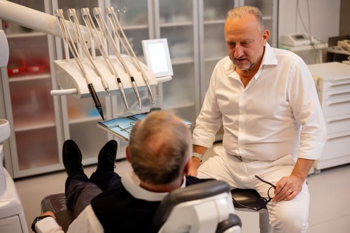 Imate dovolj proteze? Čas je za spremembo!