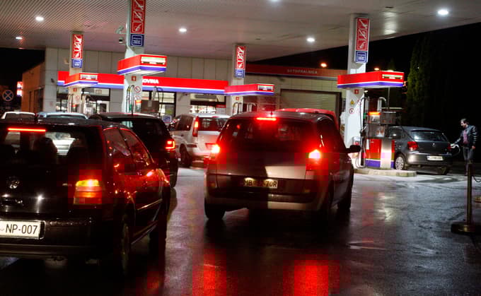 (SPREMLJAMO) Petrol preklical zaprtje poslovalnic zunaj avtocest