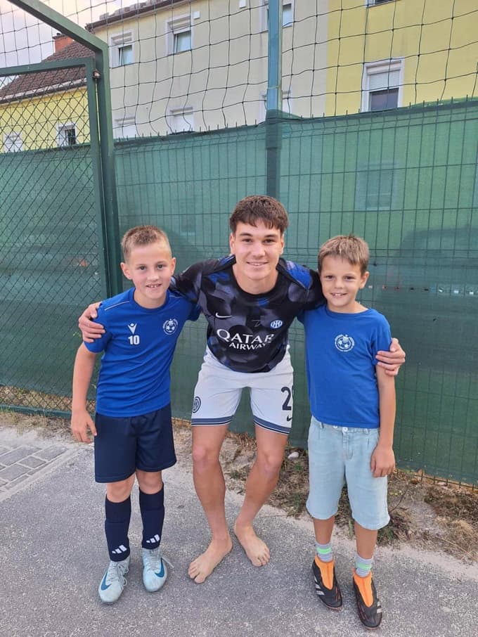 Kamp je obiskal tudi mladi slovenski reprezentant, ki je letos prvič zaigral za člansko ekipo Interja, Prevaljčan Luka Topalović, ki mu je kamp vedno pomenil veliko.