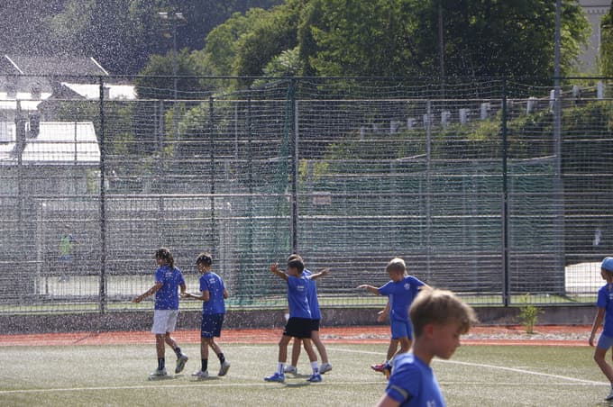 Hlajenje je za zdravje mladih nogometašev zelo pomembno.