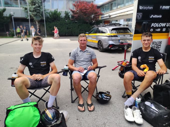 Od Mihaela Štajnarja (desno) se učijo kolesarji ljubljanskega kluba.