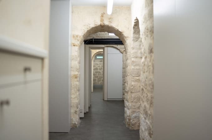 (FOTO) Takšno razkošje ponuja Lagerfeldova vila blizu Pariza, za katero je novi kupec odštel 4,7 milijona evrov