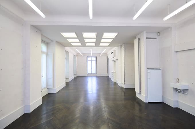 (FOTO) Takšno razkošje ponuja Lagerfeldova vila blizu Pariza, za katero je novi kupec odštel 4,7 milijona evrov