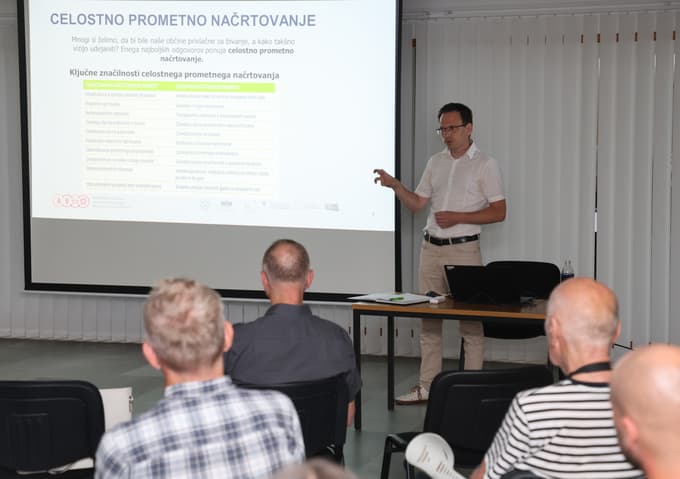 Gašper Žemva iz ZUM-a je povedal, da strategijo pripravlja širša delovna skupina, v kateri sodeluje okrog 40 ljudi. 