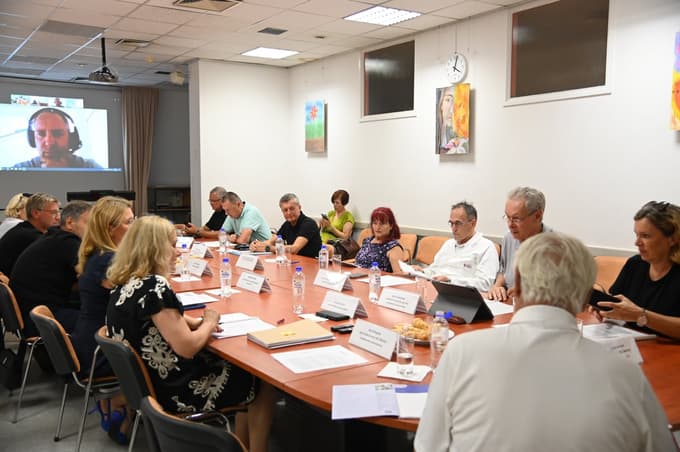 Svet UKC Maribor je sprejel tudi dopolnjen program za obvladovanje stroškov. 