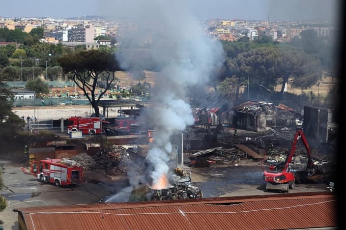 (FOTO) Okoli 30 poškodovanih: V Rimu eksplozija razdejala bencinsko črpalko