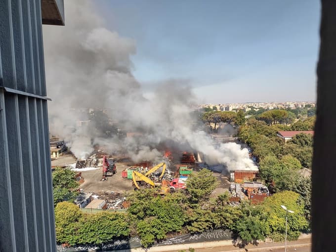 (FOTO) Okoli 30 poškodovanih: V Rimu eksplozija razdejala bencinsko črpalko