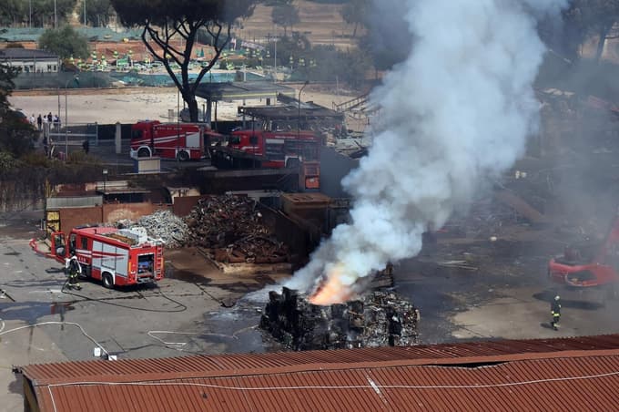 (FOTO) Okoli 30 poškodovanih: V Rimu eksplozija razdejala bencinsko črpalko