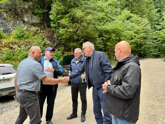 Razmere na terenu si je skupaj z župani in ostalimi ogledal minister Jože Novak 
