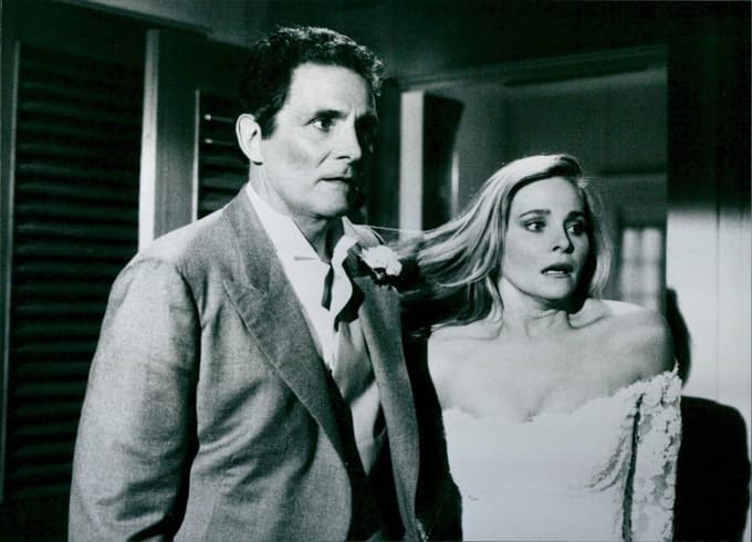 David Hedison in Priscilla Barnes v Jamesu Bondu