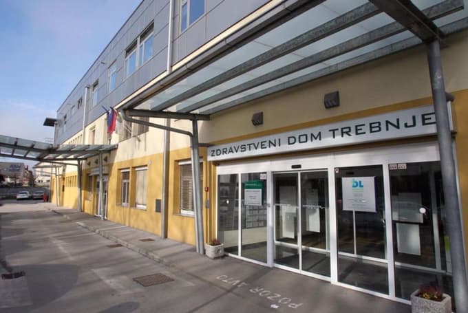 Pretres v slovenskem zdravstvu: Celoten kolektiv Zdravstvenega doma Trebnje napoveduje odpoved