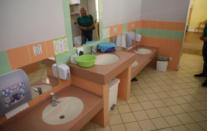 Sanitarije pred obnovo