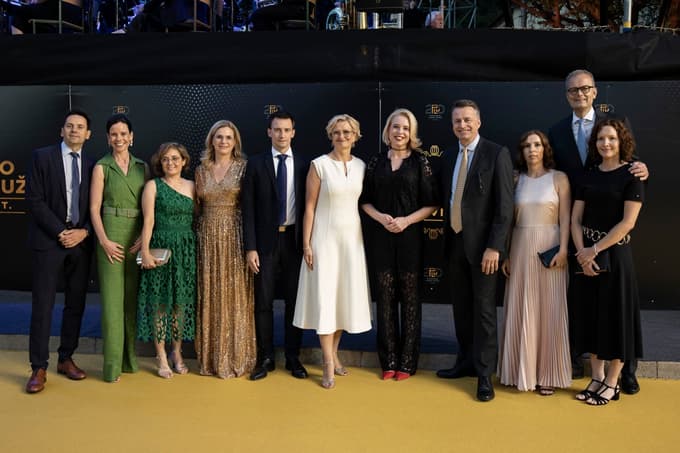 Uprava PLU, predsednica državnega zbora Klakočar Zupančič in predsednik HEINEKEN Evropa Glenn Caton