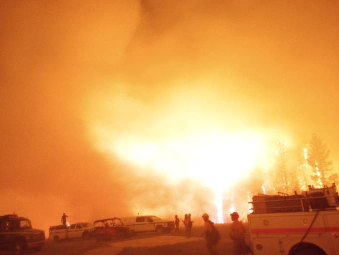 (FOTO) Požar v Grand Canyonu uničil zgodovinsko kočo, ki je nudila pogled skoraj naravnost v prepad kanjona