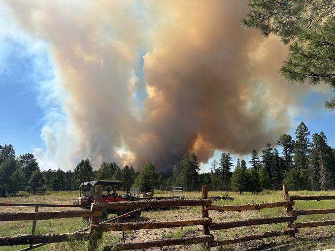 (FOTO) Požar v Grand Canyonu uničil zgodovinsko kočo, ki je nudila pogled skoraj naravnost v prepad kanjona