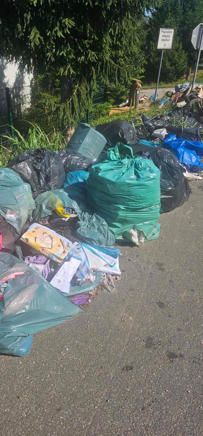 (FOTO) Občina Hoče-Slivnica: Odpadki znova končali v naravi – znova ista lokacija