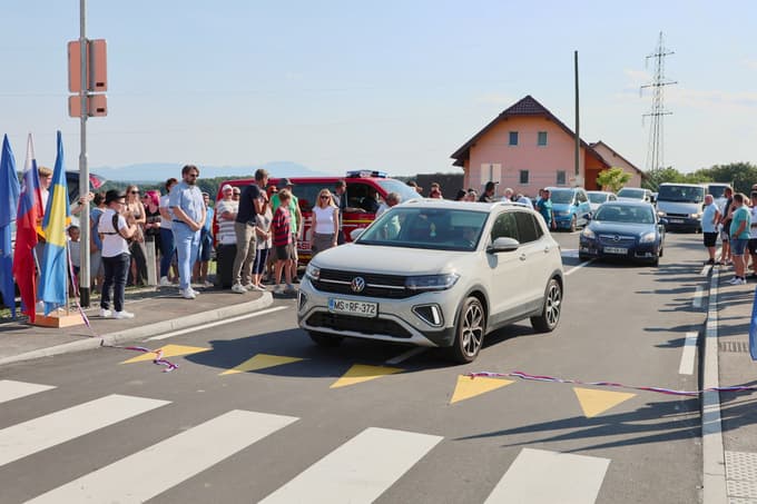 (FOTO) Zimica dobila novo cesto: 800 metrov varnejše, širše in sodobnejše prometne ureditve ter uvedba cone 30