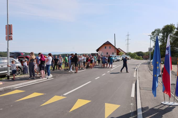 (FOTO) Zimica dobila novo cesto: 800 metrov varnejše, širše in sodobnejše prometne ureditve ter uvedba cone 30