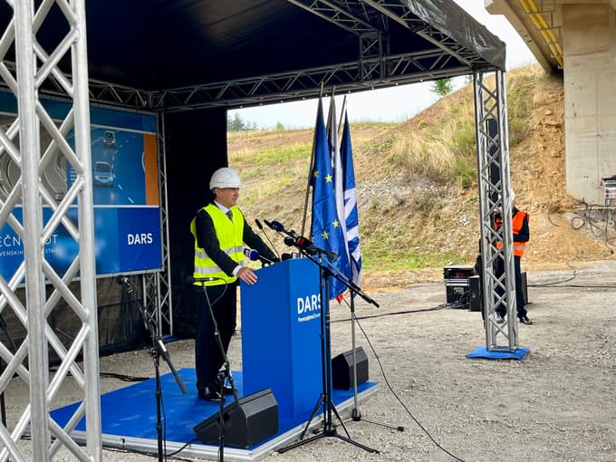 Premier Robert Golob o tretji razvojni osi: Ne odpiramo samo gradbišča, temveč povezavo Koroške in Šaleške