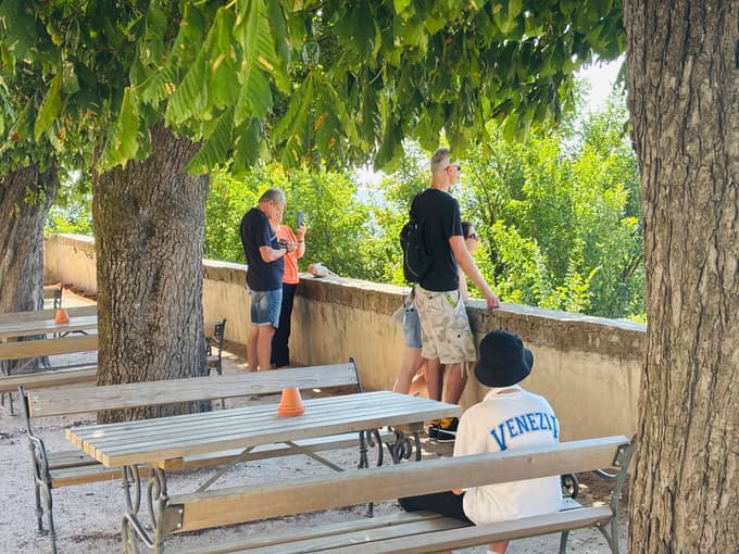 Pijača in prigrizki - to so pogrešali turisti ob obisku Ptujskega gradu. Zdaj imajo na voljo tudi domače sladice. 

 