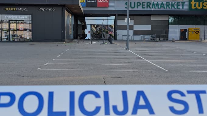 (FOTO) Nepridipravi na Pobrežju razstrelili bankomat, nameščen ob vhodu v trgovski center