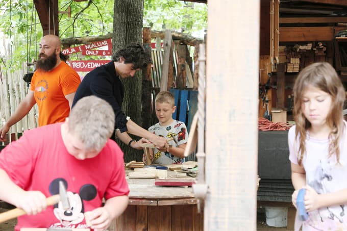 (FOTO) Minister Mesec: Poletnih počitnic otrokom ne smemo krajšati – treba jim je omogočiti kakovosten prosti čas