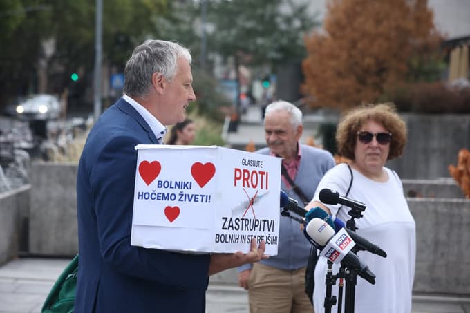 Produkcija nezaupanja in nezadovoljstva je objektivna prednost opozicije. Vedno lahko jaha na tem valu. To ji zagotavlja uspeh.

 