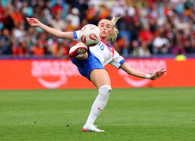 Chloe Kelly trenutno okreva po poškodbi kolena, a se njen povratek na zelenice pričakuje še pred koncem leta.