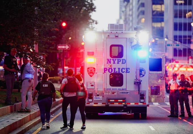 (FOTO) Moški iz Las Vegasa v newyorški stolpnici ubil več ljudi, obstaja posnetek storilčevega prihoda