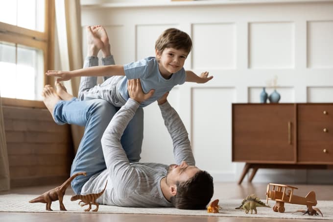 Med strogostjo in popustljivostjo: Kakšna naj bo sodobna vzgoja?