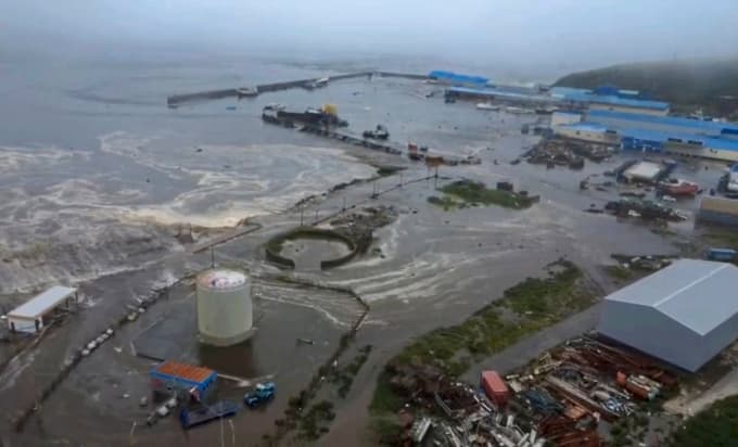 Po potresu na Kamčatki na vzhodu Rusije izbruhnil vulkan