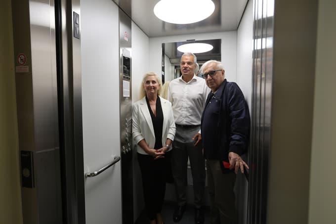 Dvigalo so preizkusil Irena Španinger, Saša Arsenovič in Rudi Turk.