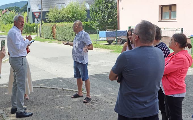 Skupina stanovalcev se je nad razmerami v stavbi v Makedonski ulici 31 pritožila županu. 