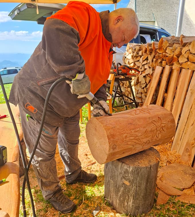 Hlod postopno postaja umetniška skulptura.