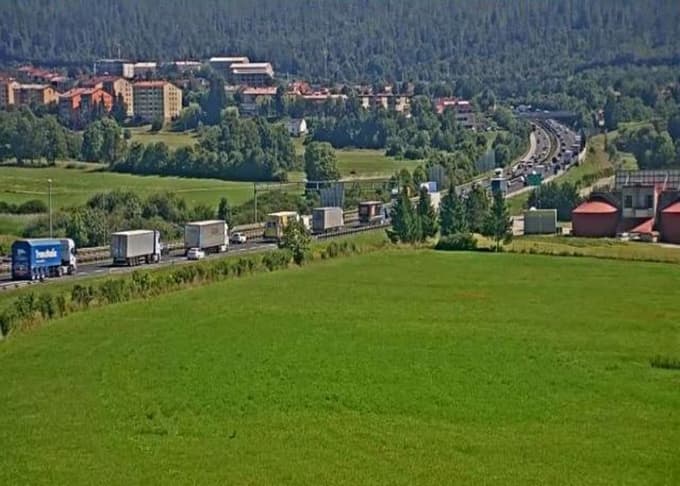 Kolona na primorski avtocesti pri Postojni v smeri Ljubljane ob 11.30