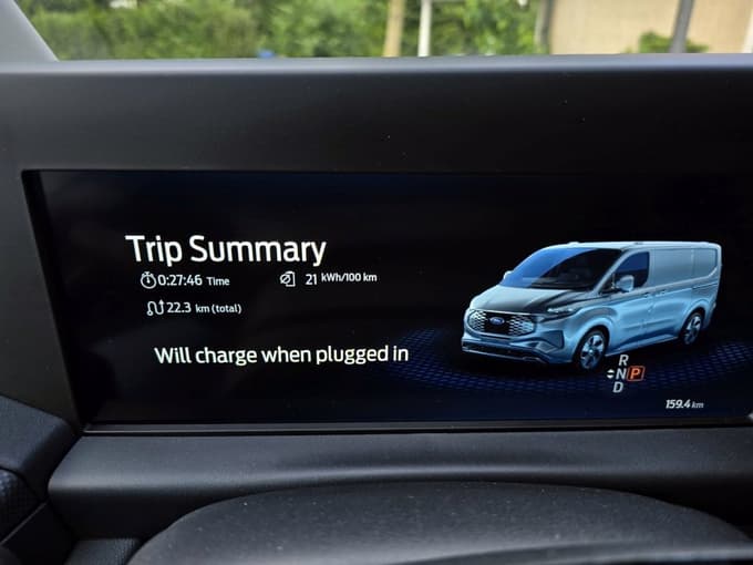 Ob polni bateriji smo dosegli teoretičnih 315 kilometrov. Z nekaj previdnosti ste lahko pod 20 kWh/100 kilometrov.